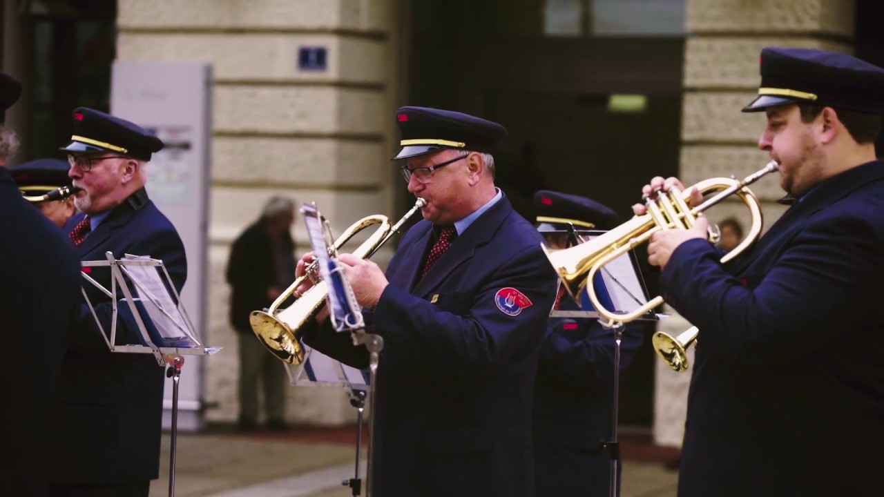 Eisenbahnermusik spielt Bundeshymne