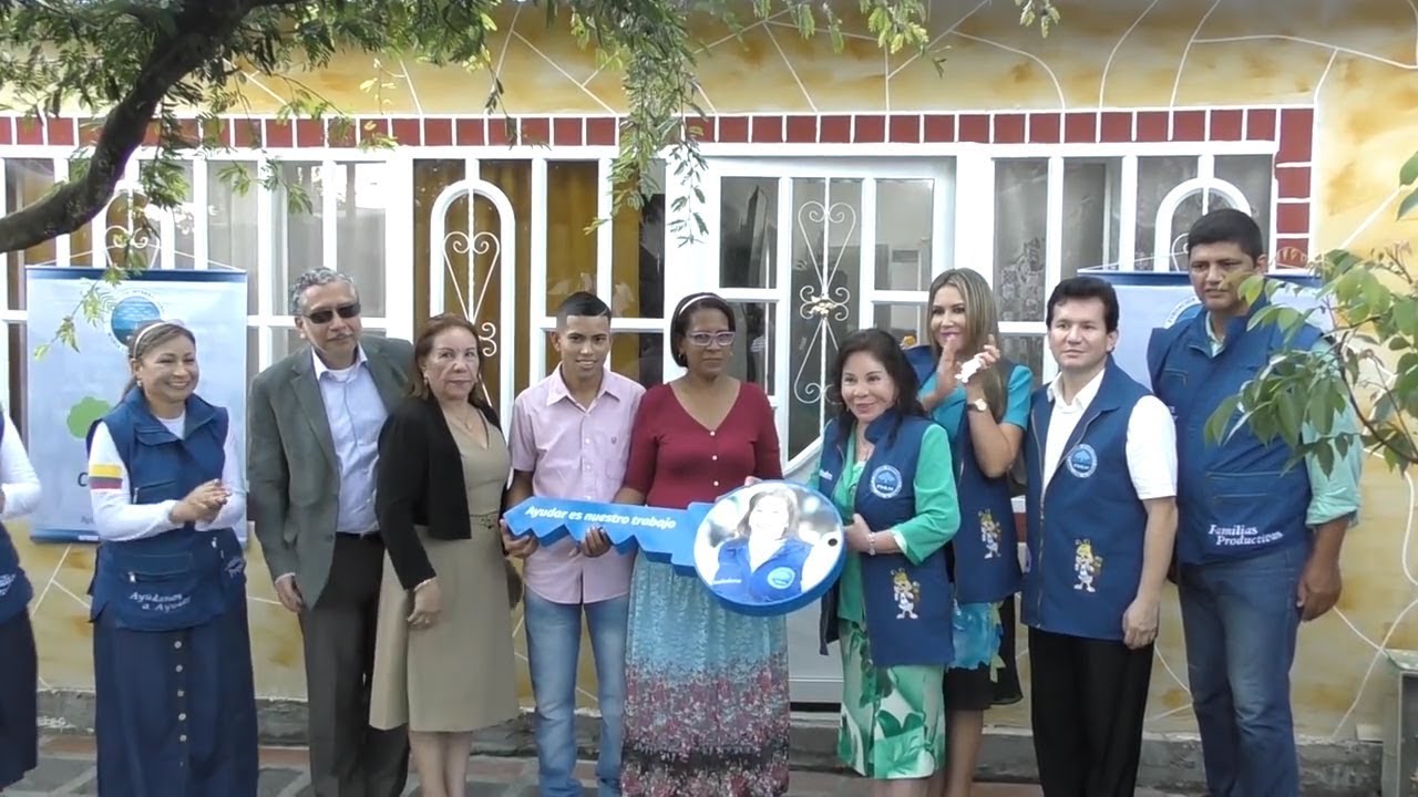 Dra. María Luisa Piraquive, Entrega de viviendas.