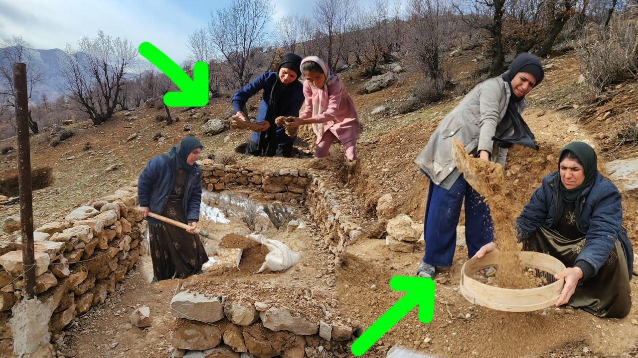 Памятник матери архитектора с детьми в горах.