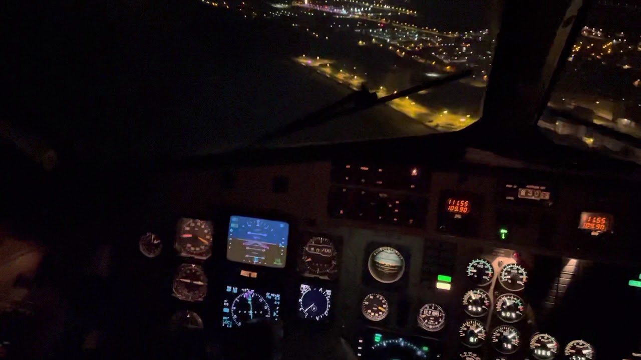 SAAB340 Night Landing, Belgium. Cockpit view. Ночная посадка SAAB340 в Бельгии, Вид из кабины пилота