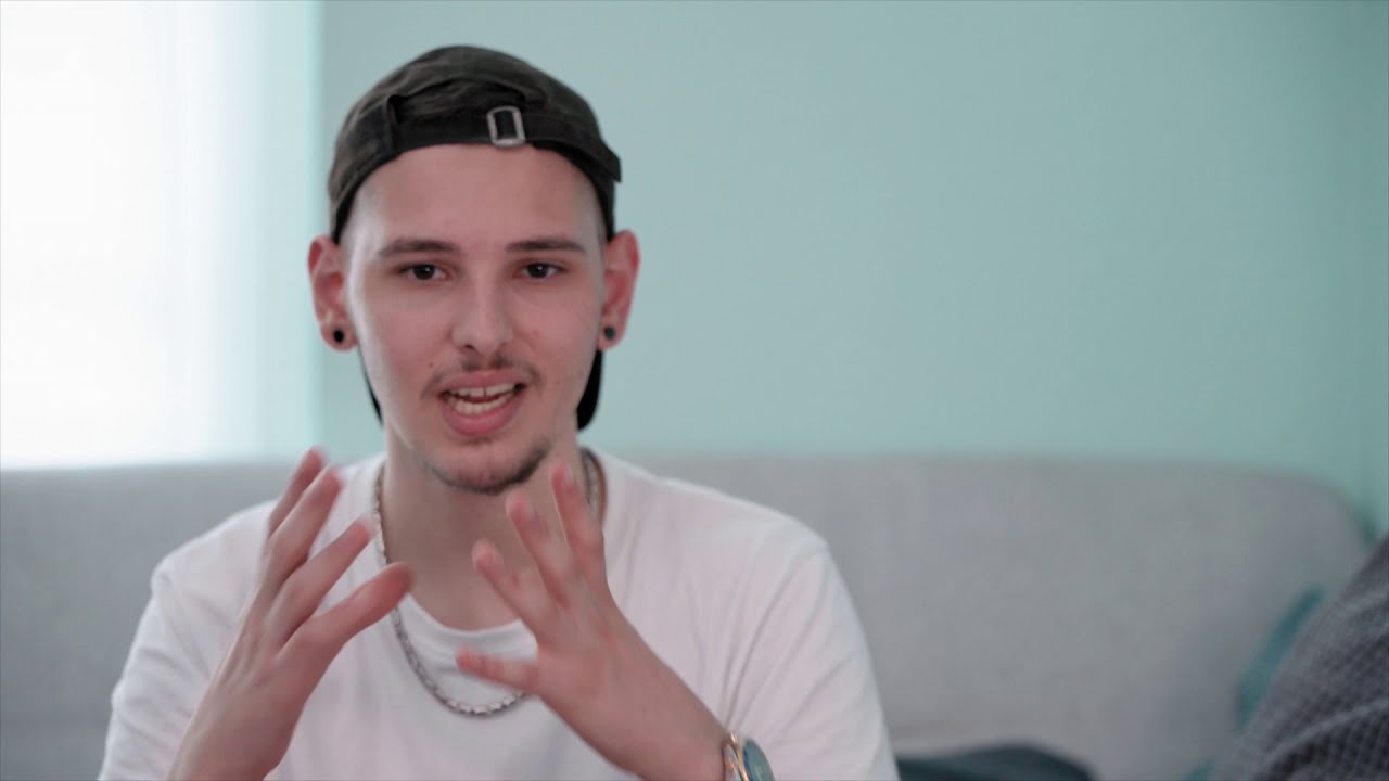 EINEN MOMENT mit MIHAJLO