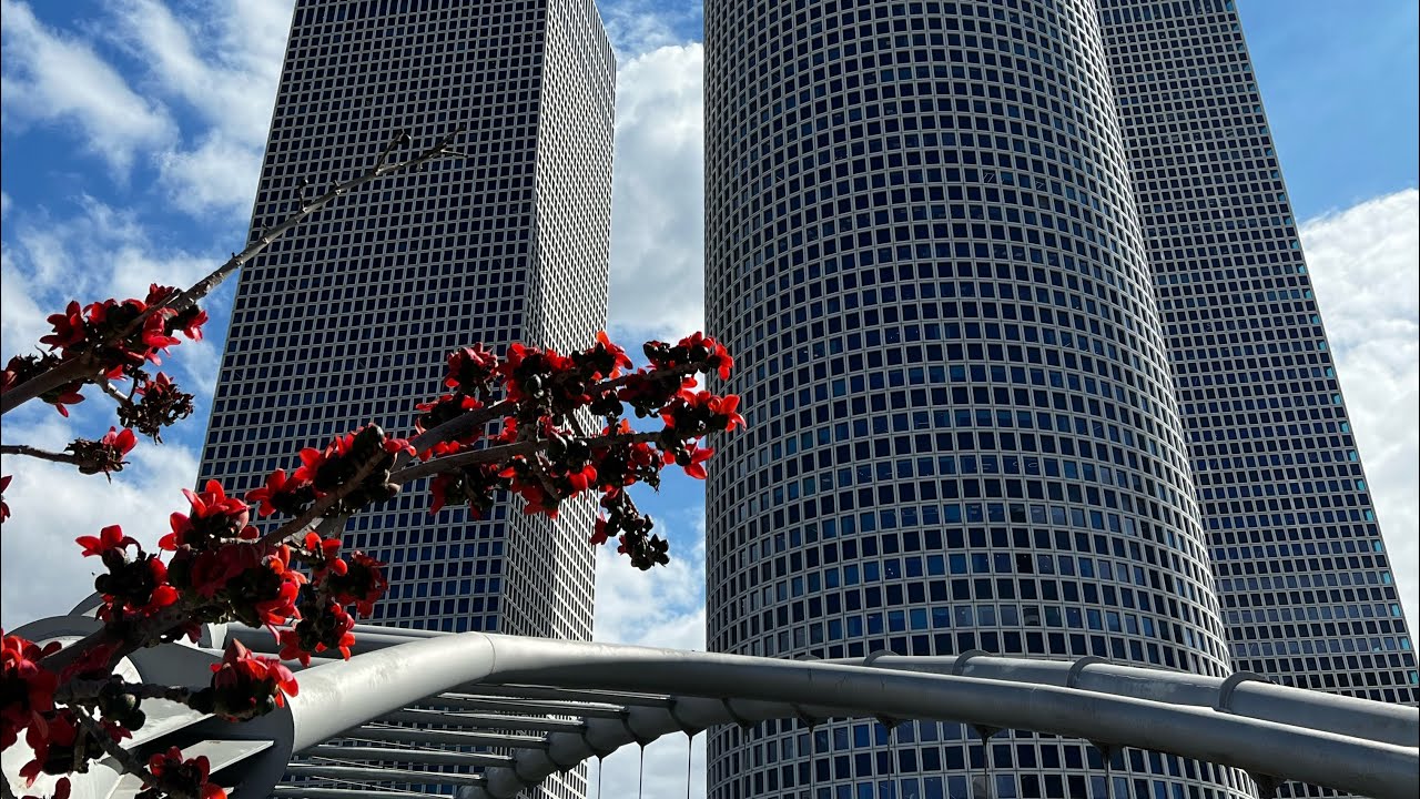 Tel Aviv.  Azrieli Mall.