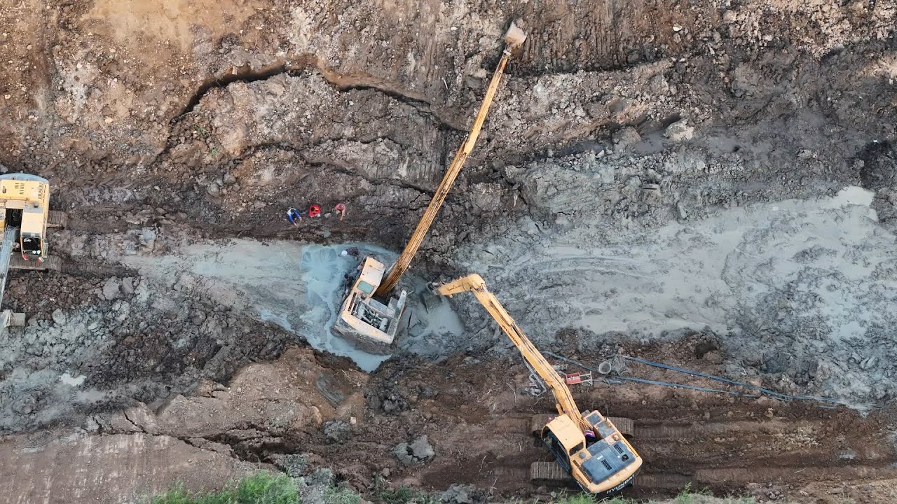 Recovery Deep Stuck In Clay Excavator Hyundai At Canal Construction