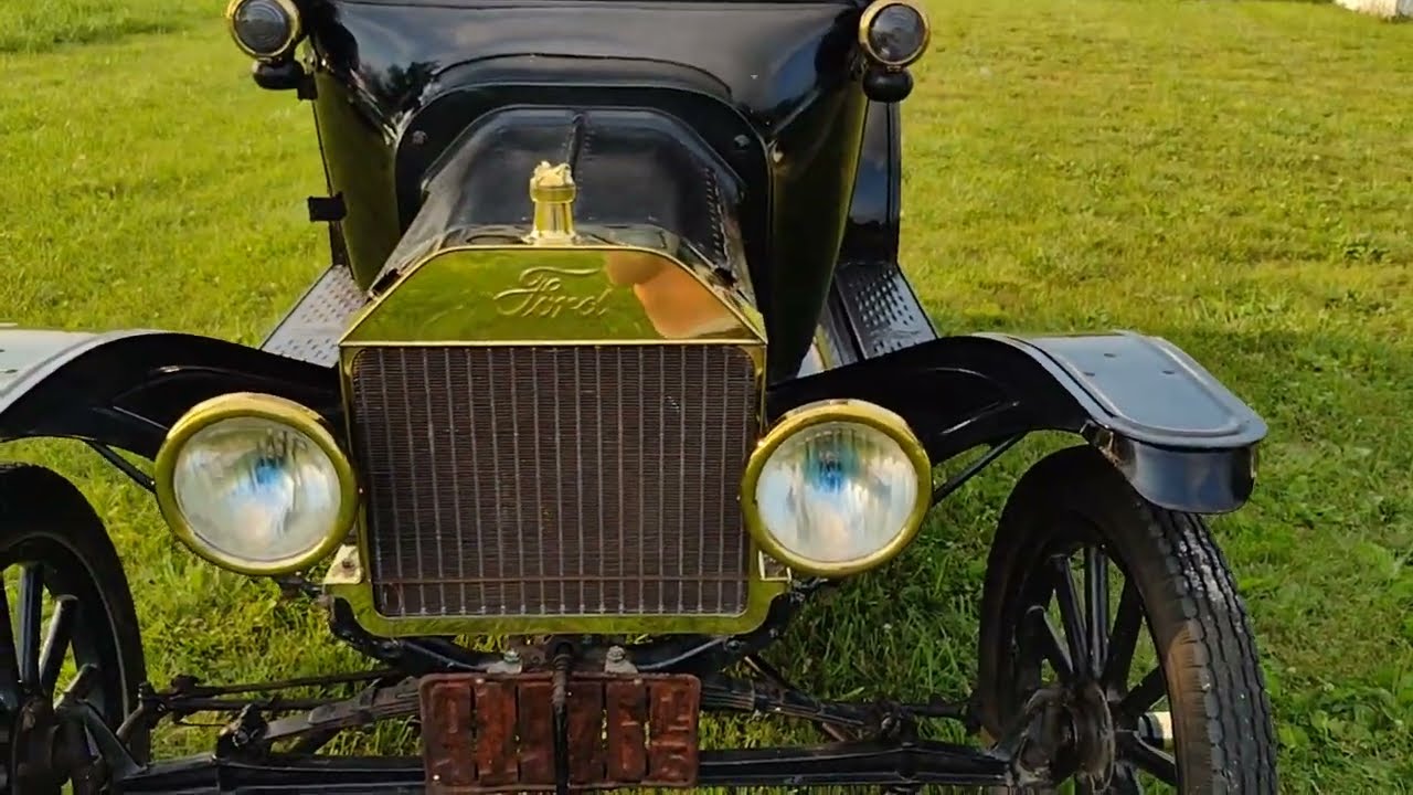 1915 MODEL T FORD