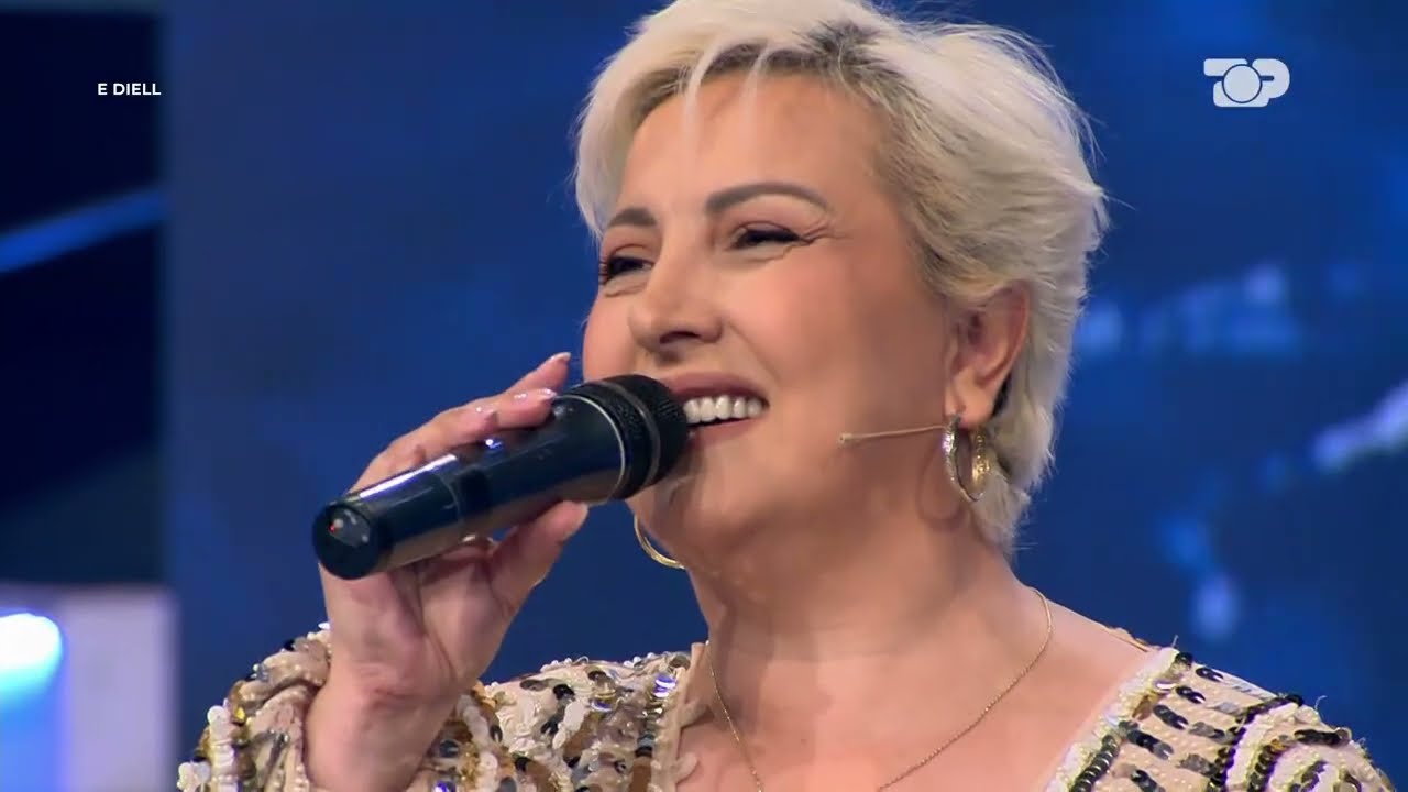 “Një natë nëna” - Ermira Kola performon hit-in me Genën; miqtë surprizojnë këngëtarin! Nga Cako te …