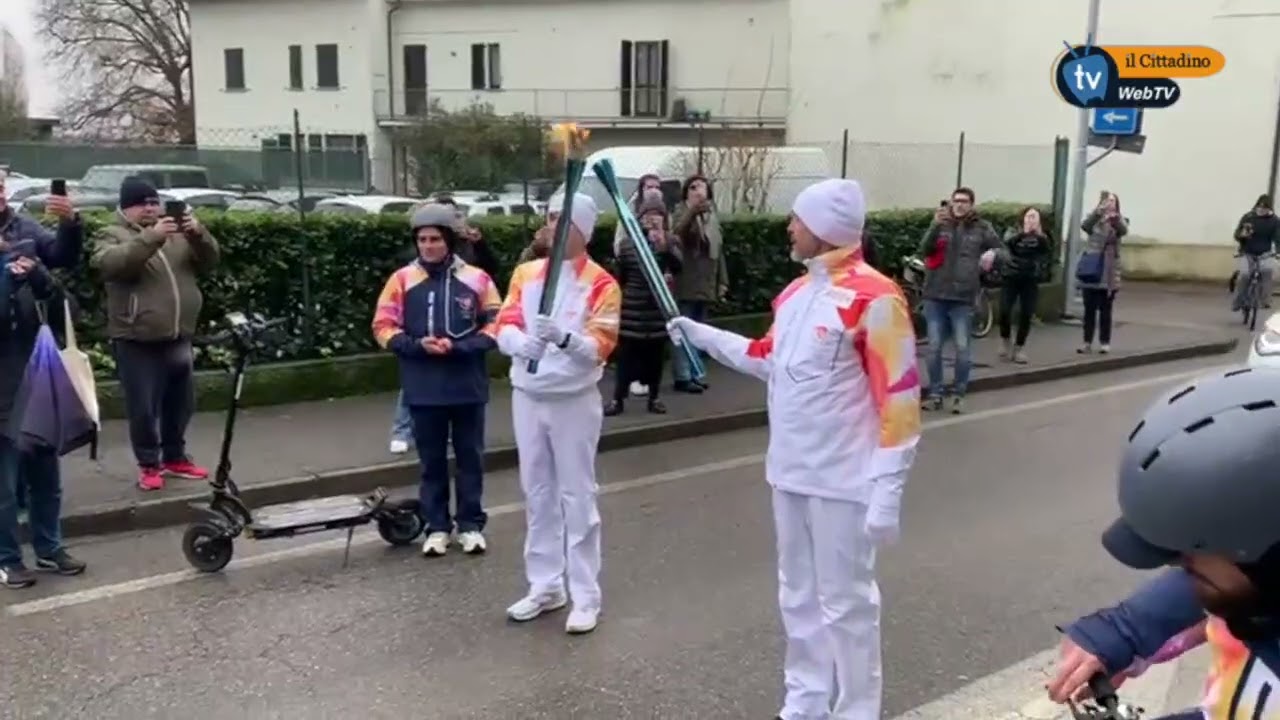Olimpiadi Milano Cortina 2026: il passaggio della fiaccola da Lesmo