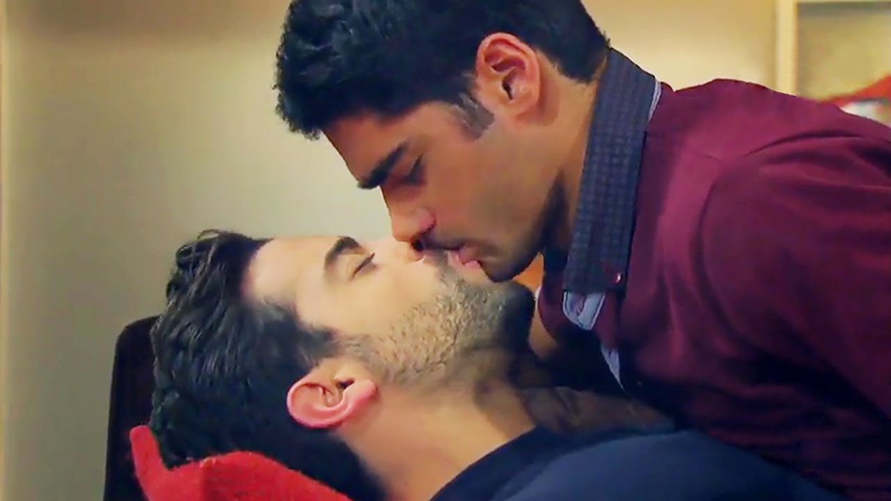 PAULO & MIGUEL 13 More Than Friends (EN.ES) Trailer