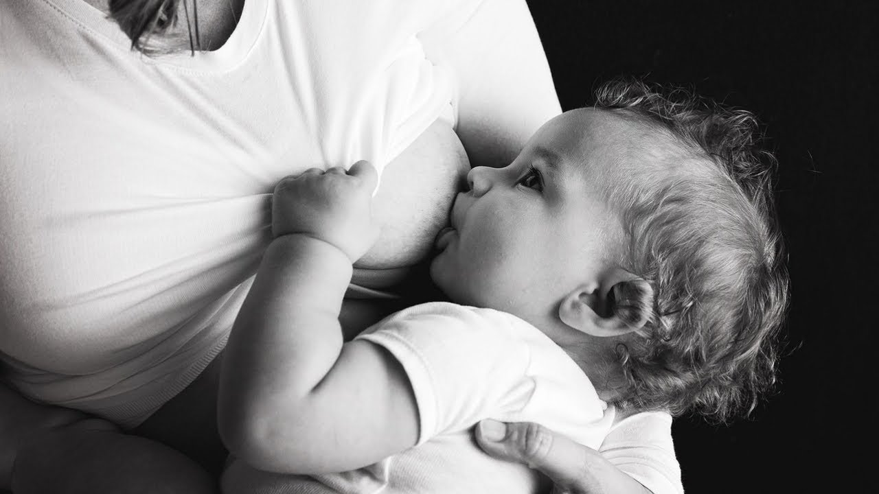 La Tétée De Bébé