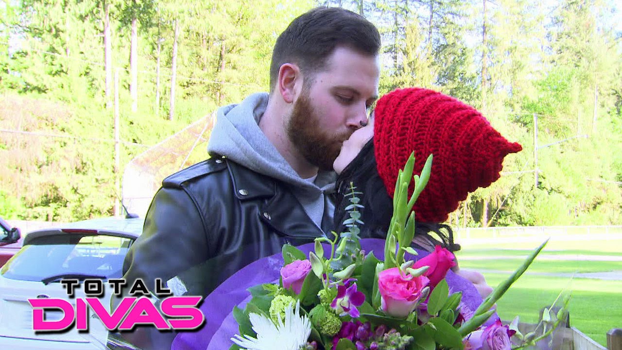 Paige’s boyfriend visits her on set: Total Divas, August 25, 2015