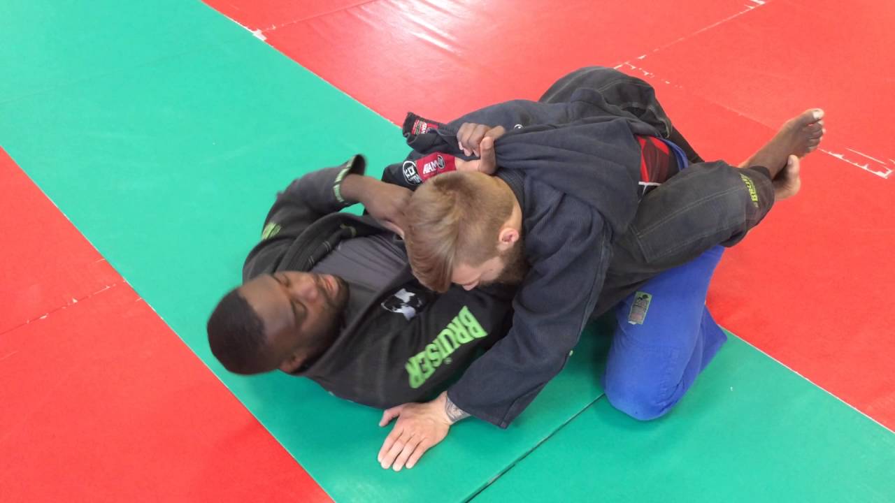 SÉRIE 5 -  Étranglement 7 : avec la veste de l'adversaire