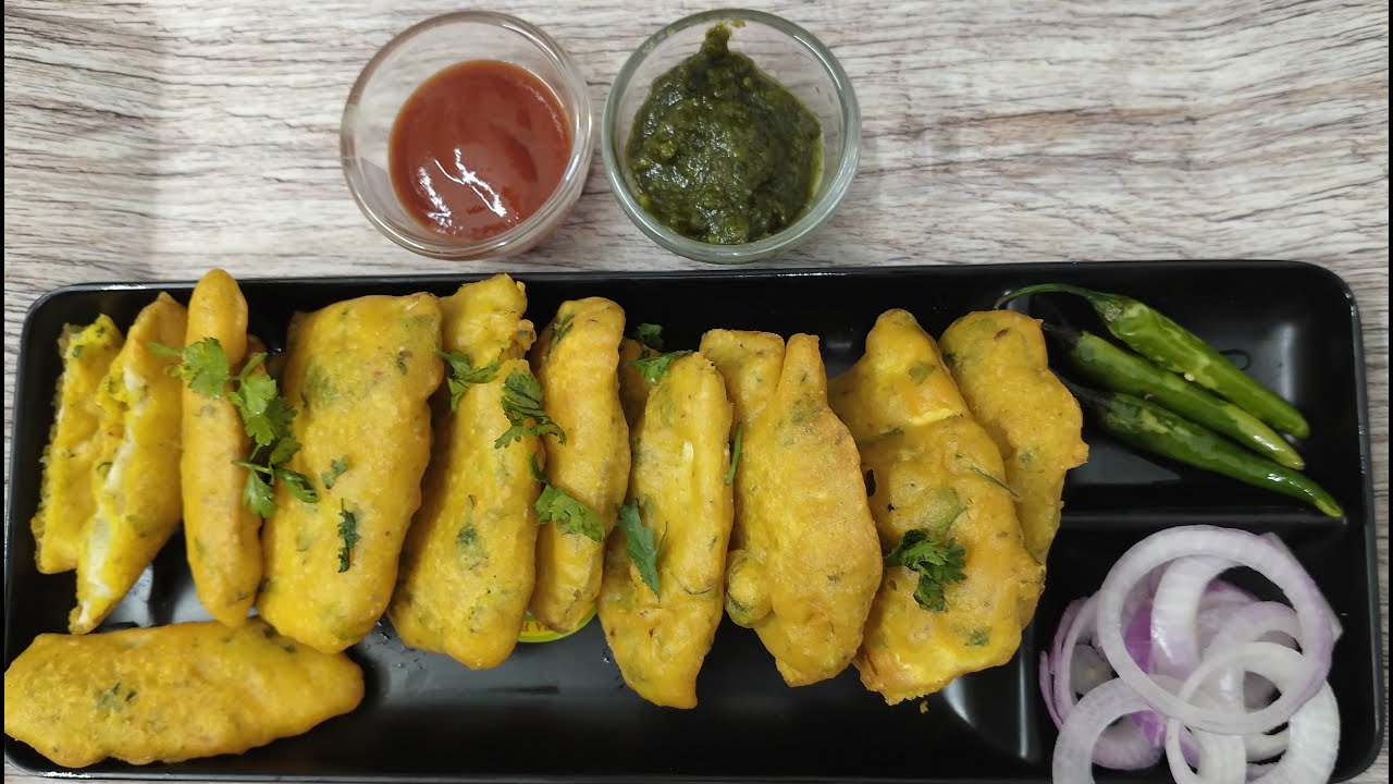 Raw Banana Fritters (कच्चे केले के पकोड़े)