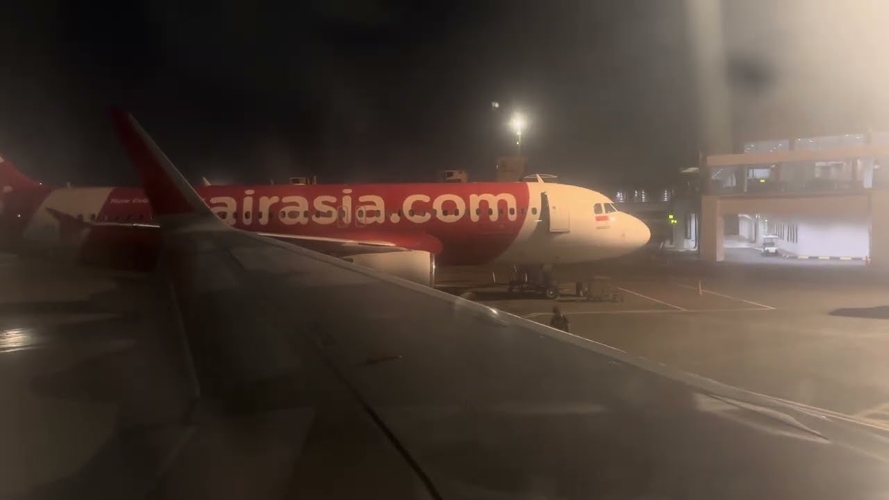 INDONESIA AIRASIA Airbus A320-200 Landing at Jakarta Soekarno Hatta International Airport 🇮🇩 (CGK)
