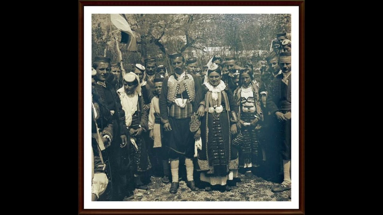 Под ружицом под руменом заспала ђевојка