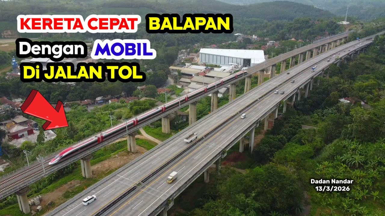 KERETA CEPAT Whoosh melesat balapan dengan mobil di Jalan Tol Purbaleunyi