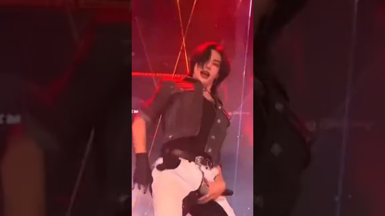 Mr Hwang hyunjin & Mr Yang Jeongin!!! They body Roll!!! #hyunjin #straykids #jeongin #fyp #kcon2023