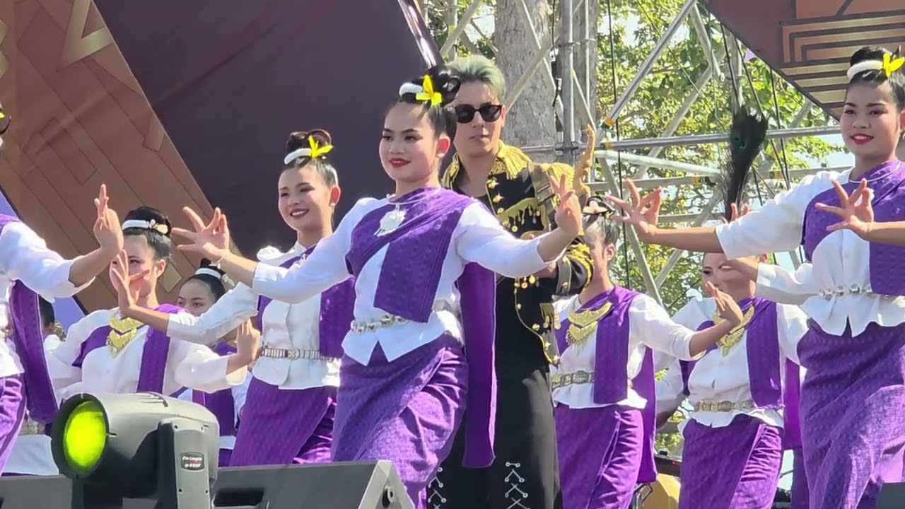 มหาอำนาจเฟสติวัล เวทียิ่งใหญ่อลังการ