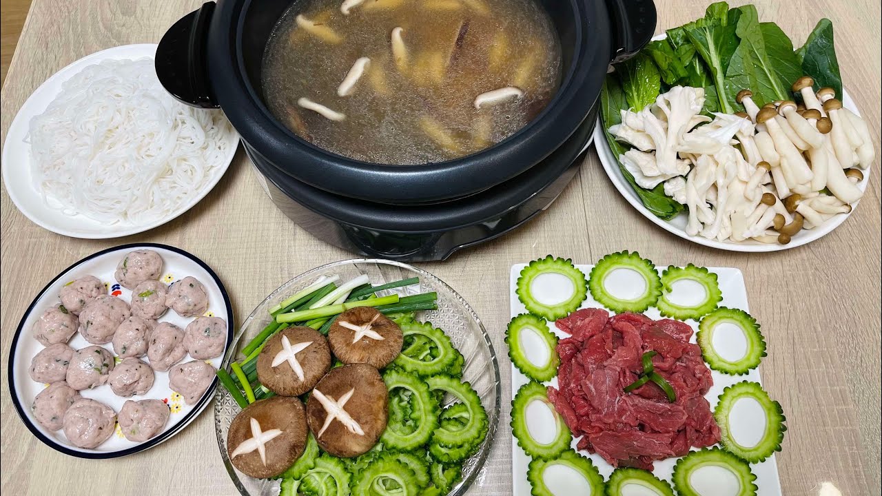 Lần đầu chồng 🇨🇳 ăn món lẩu cá thác lác khổ qua của Việt Nam 