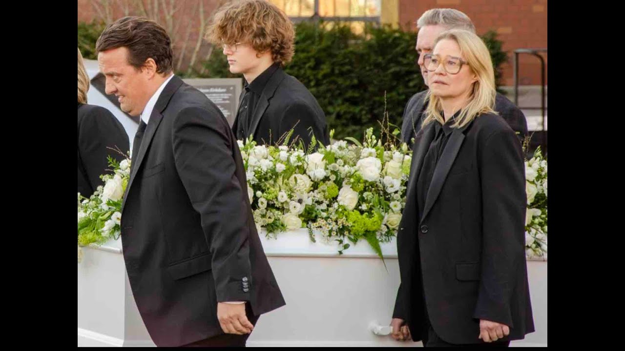 Trine Dyrholm bærer svigermors kiste