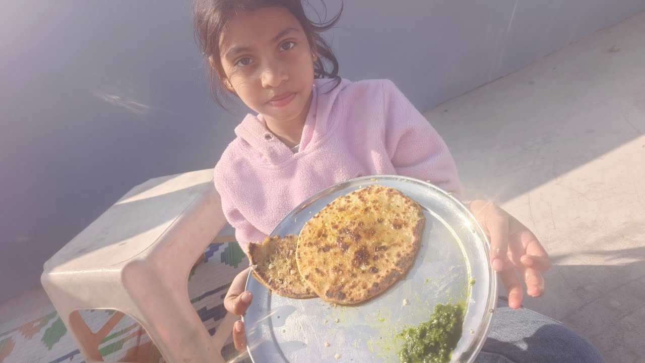 Gobhi ke paraathe with Hari chatni#lifeisbutadream @Anupam-w8f 