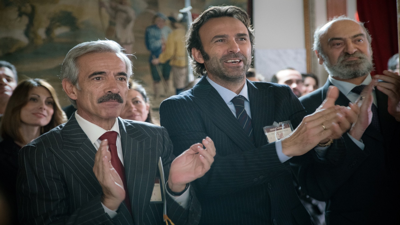 Antonio conoce a Felipe González en los urinarios | Capítulo 316 | #Cuéntame cómo pasó
