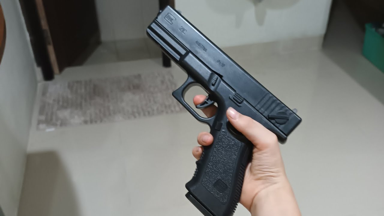 Doing a full review on my glock shell ejecting gun! #airsoft #softbullttoyguns #cooltoys #toys 
