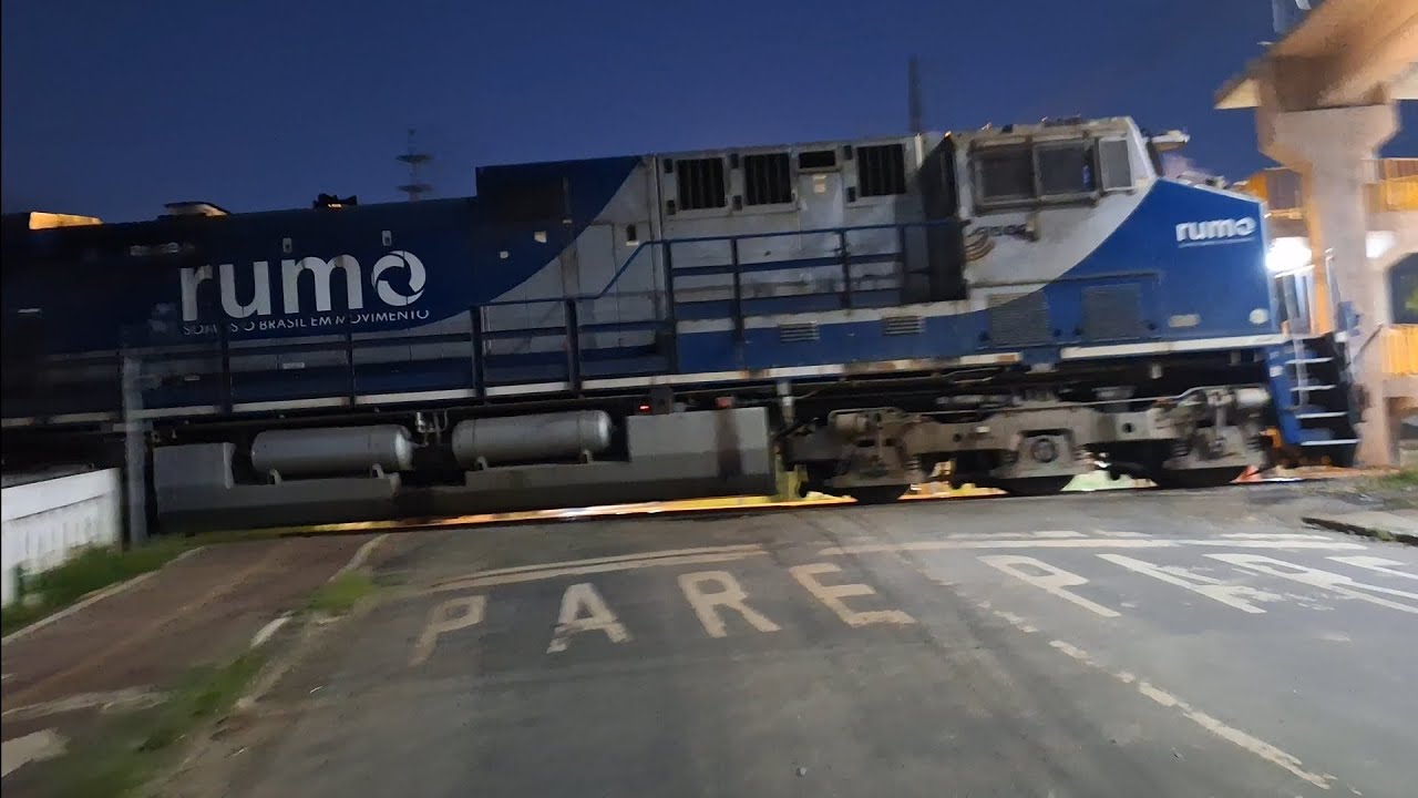 Dupla de ac44i 2502 Fase 2 + 9812 Fase 1/ Com vagões da Suzano, na pn de Cubatão sp, ZZV.