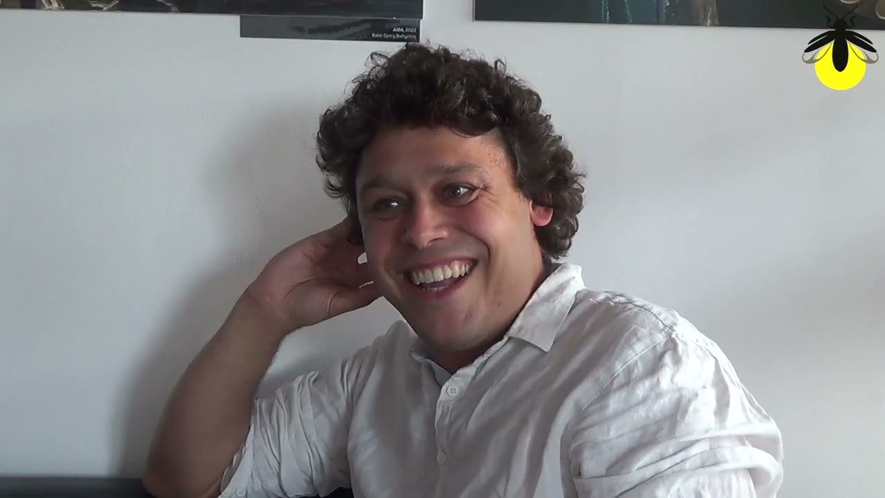 Jakub Skrzywanek o swej tożsamości, inspiracjach i teatrze