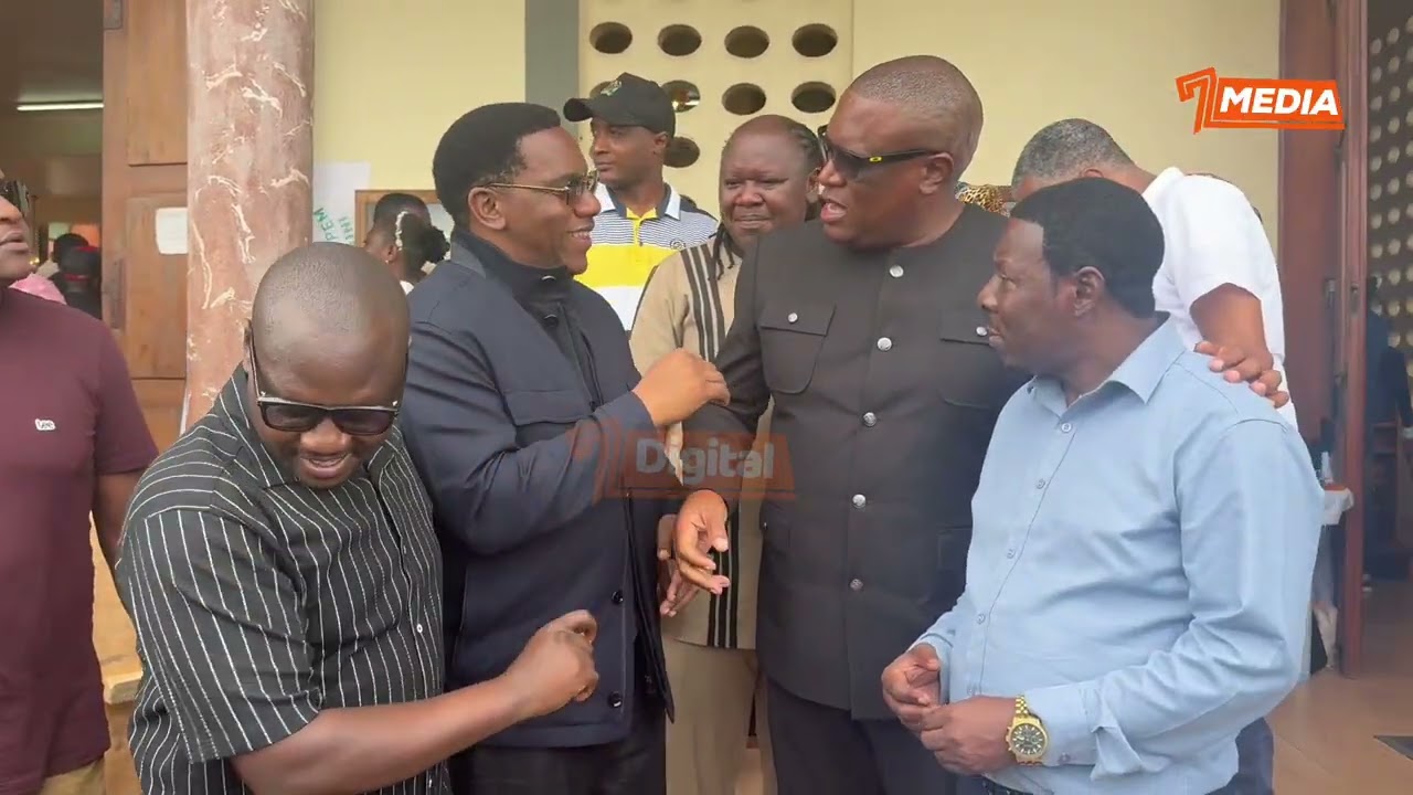 WAZIRI MAKONDA - BABU TALE NA MBUNGE NAPE WAKIONGEA BAADA YA KUTOKA KANISANI MSIBANI KWA SSEBO...