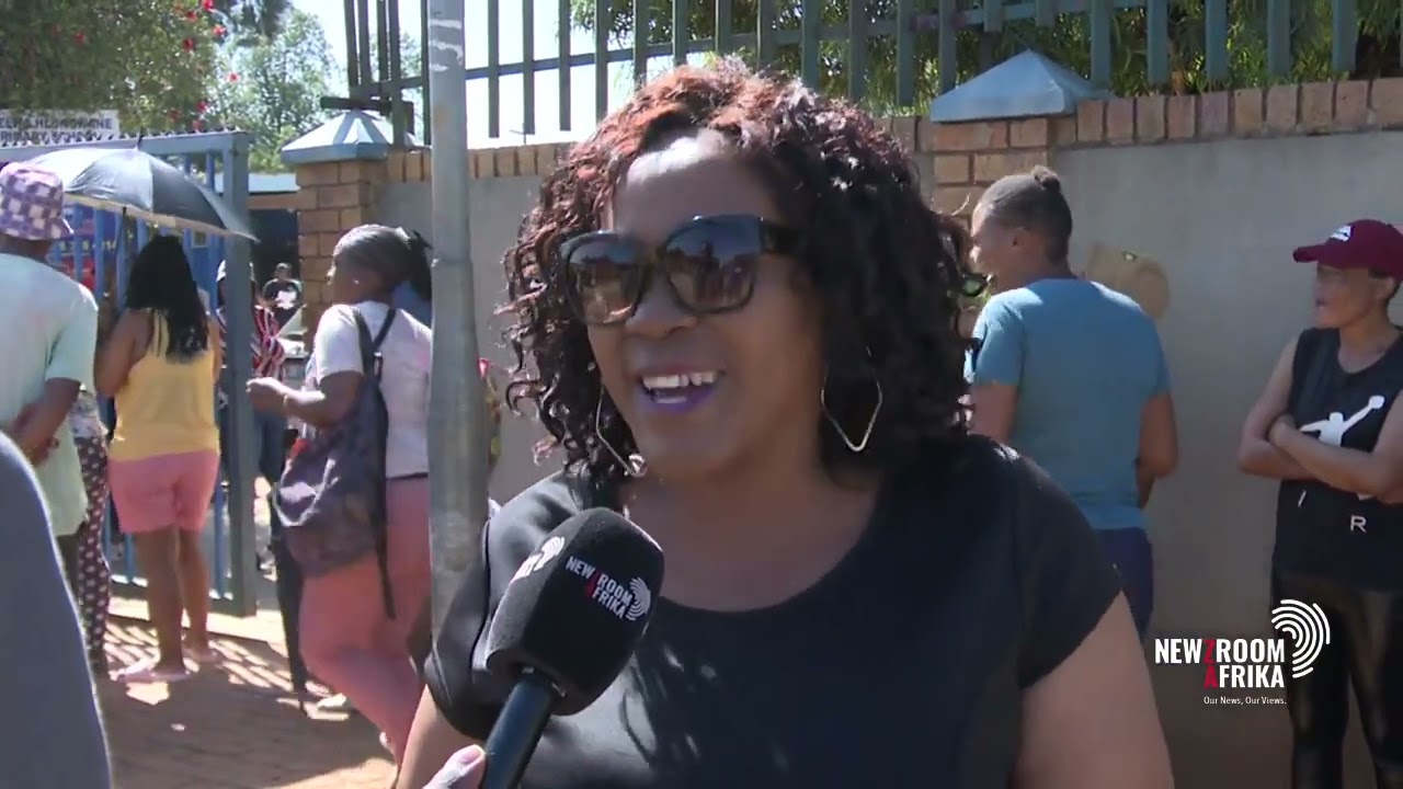 Parents concerned about the deteriorating infrastructure at Mdelwa Hlongwane Primary