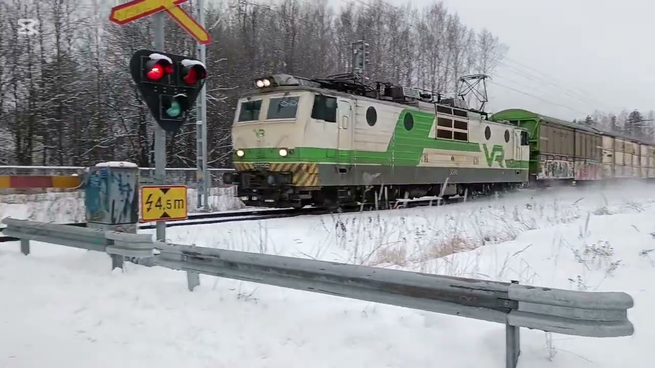 Sr1 3088 T3642 ohittaa nummelan kuoppanummen Tasoristeyksen. 