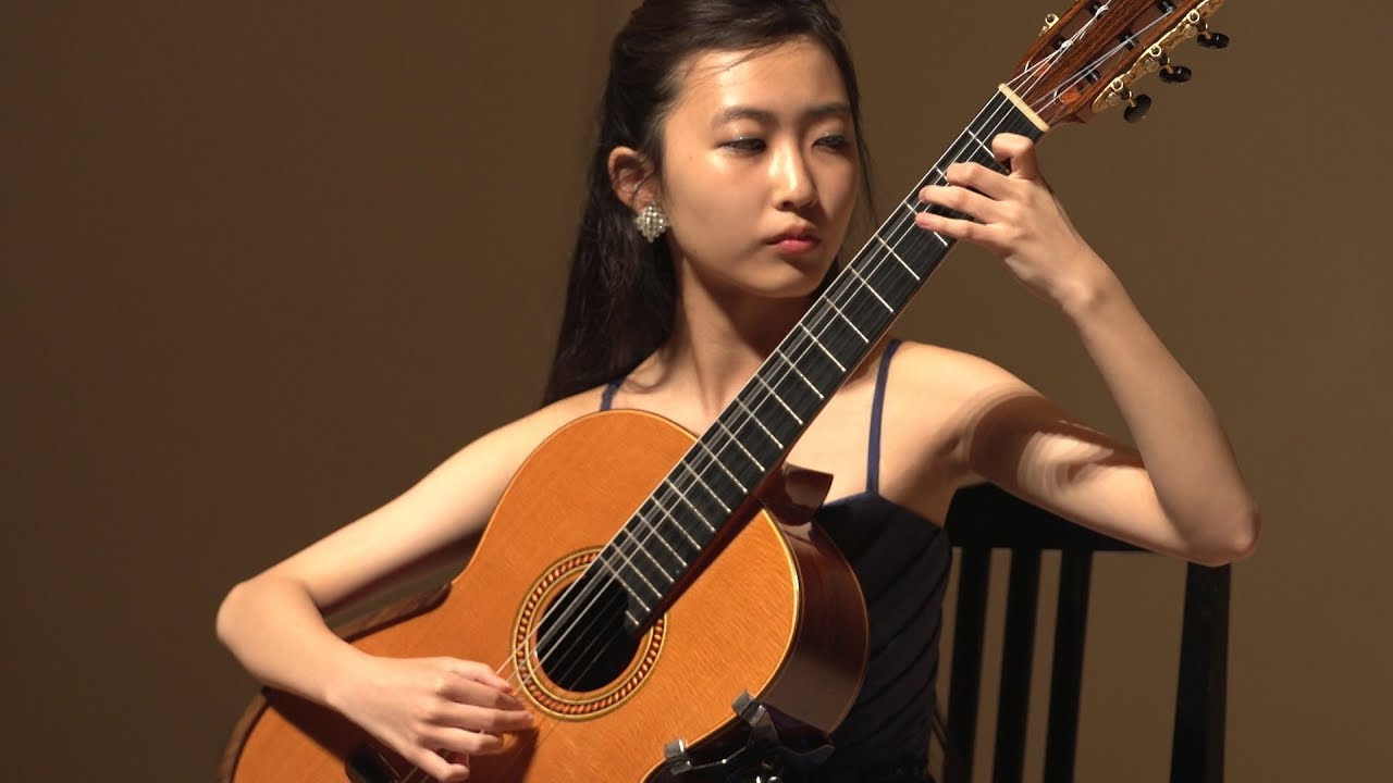 クラシックギタリスト大谷恵理架
