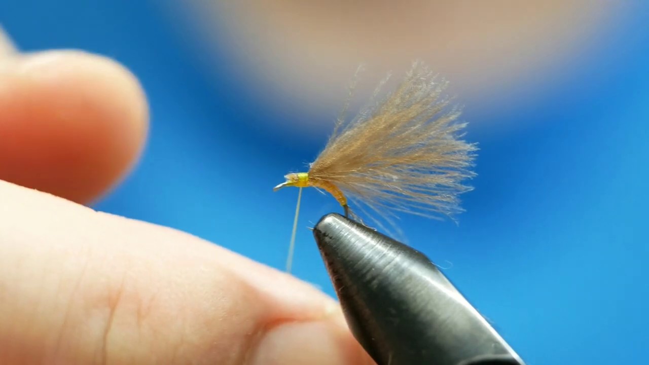 Fly tying emerger. Montaje de moscas: emergente carne.