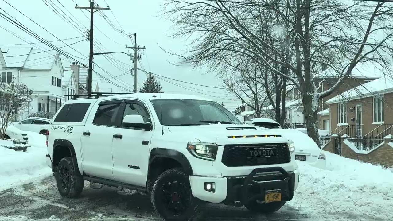 Whitestone bajo la nieve | La ciudad trabaja en silencio