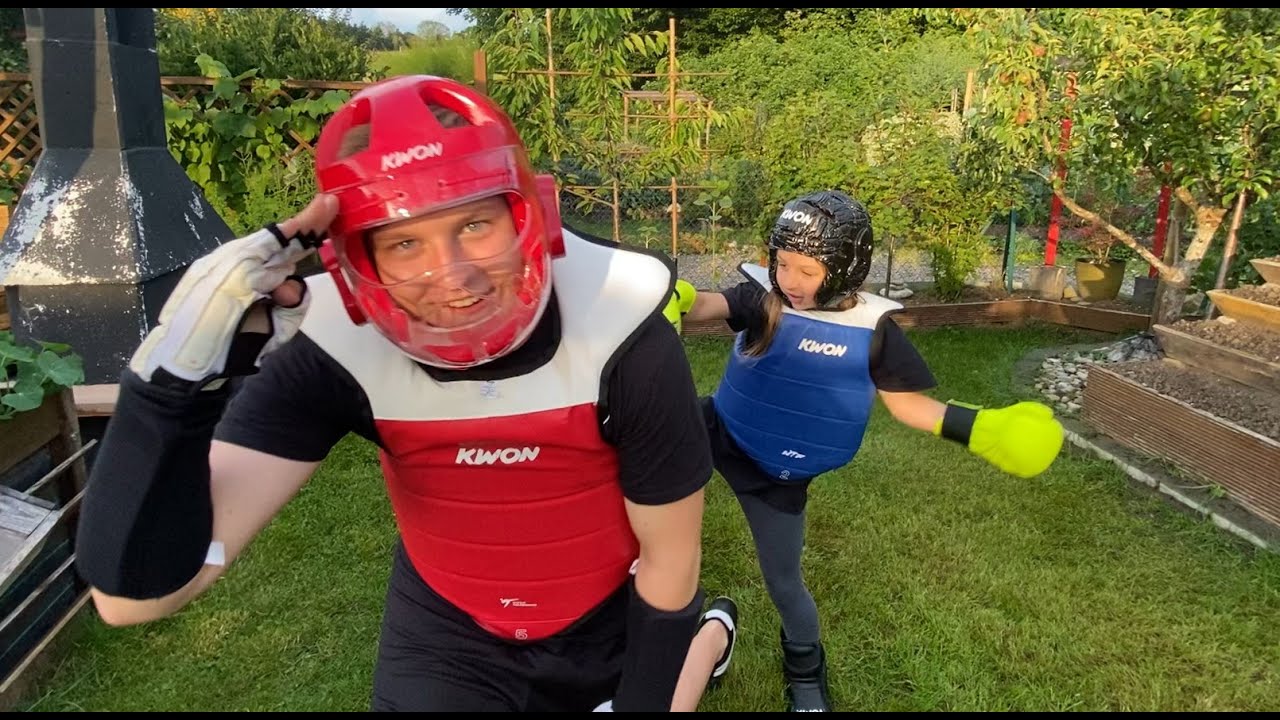 TigerKidZ bestürmen Kwon Store! -Testen Coole Ausrüstung! - Taekwondo Kampfsport Kinder!