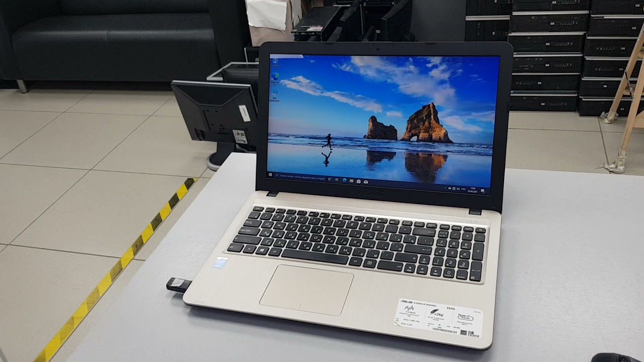 Intel Core i3 - 5005U / Память 8Gb / Intel HD / SSD 120Gb / HDD 320Gb / Wi-Fi / Web Cam / TFT 15.6"