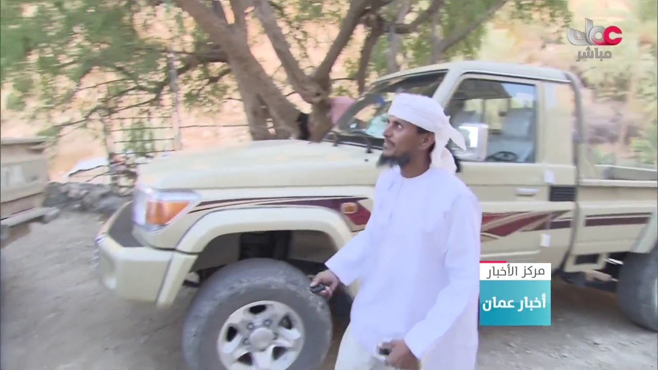 سعيد المقيمي يشق طريقا بجهود ذاتية إلى قرية 
