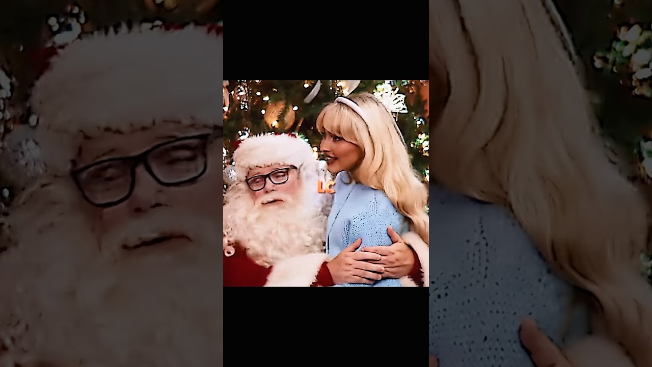 ITS TIME💋🎄 | #edit #christmas #sabrinacarpentertour #shortandsweet #fruitcake #trendingshorts