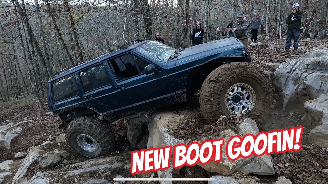 The green xj gets 43s and visions! Testing them out at adventure off-road park!