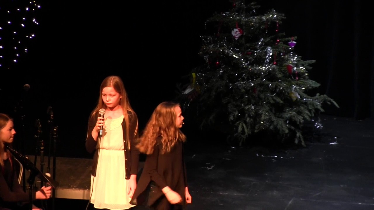 Juleshow 17-12-2016 - Walking in the air - Lina & Maria