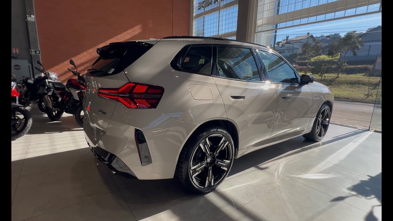 BMW X3 M50 xDrive (G45) 2025/2026 - Cinza Dune + interno com revestimento Veganza Marrom Espresso