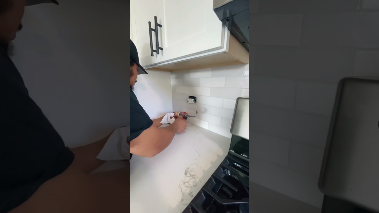 Difference between silicone and caulk. #tile #backsplash #silicone #caulking