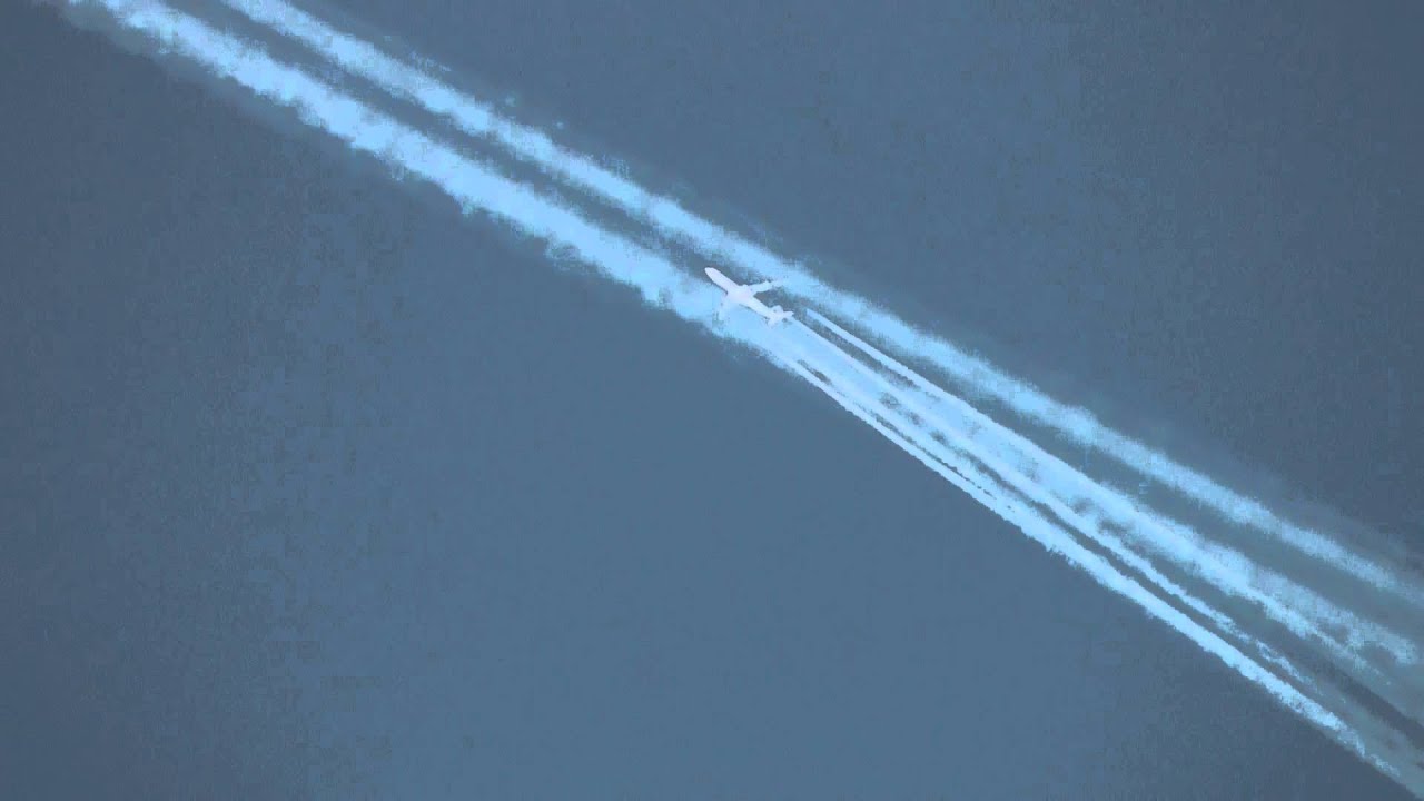 Airbus A346 Iberia & A343 Air France - Double contrails over Val-d'Or (CYVO)