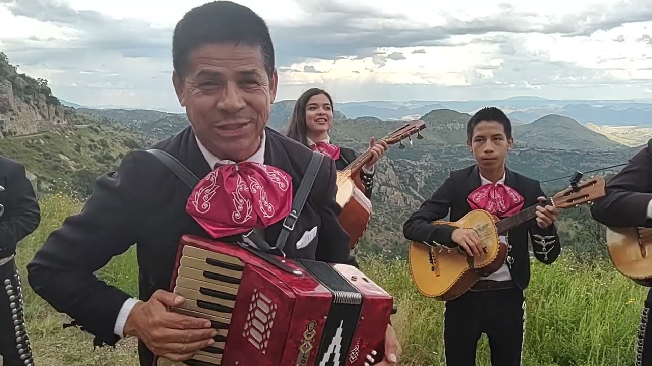 flor de capomo. no tengo los derechos.. mariachi acoplados de ciudad Juárez