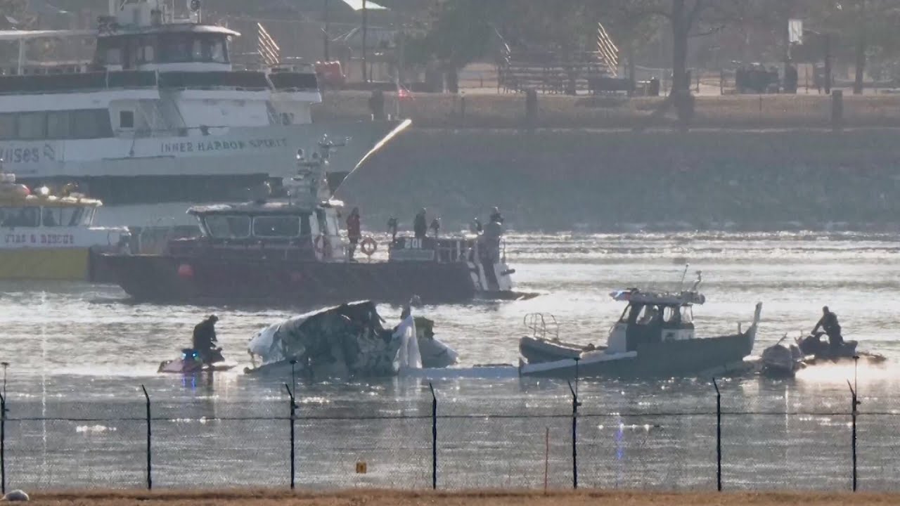 DC plane crash: Recovery continues, NTSB says investigation ongoing