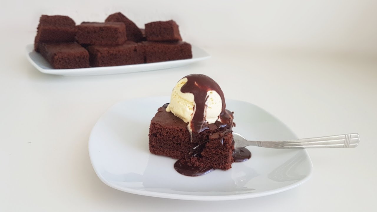 Brownies mit Schokoladensauce / Brownies with Chocolate Sauce