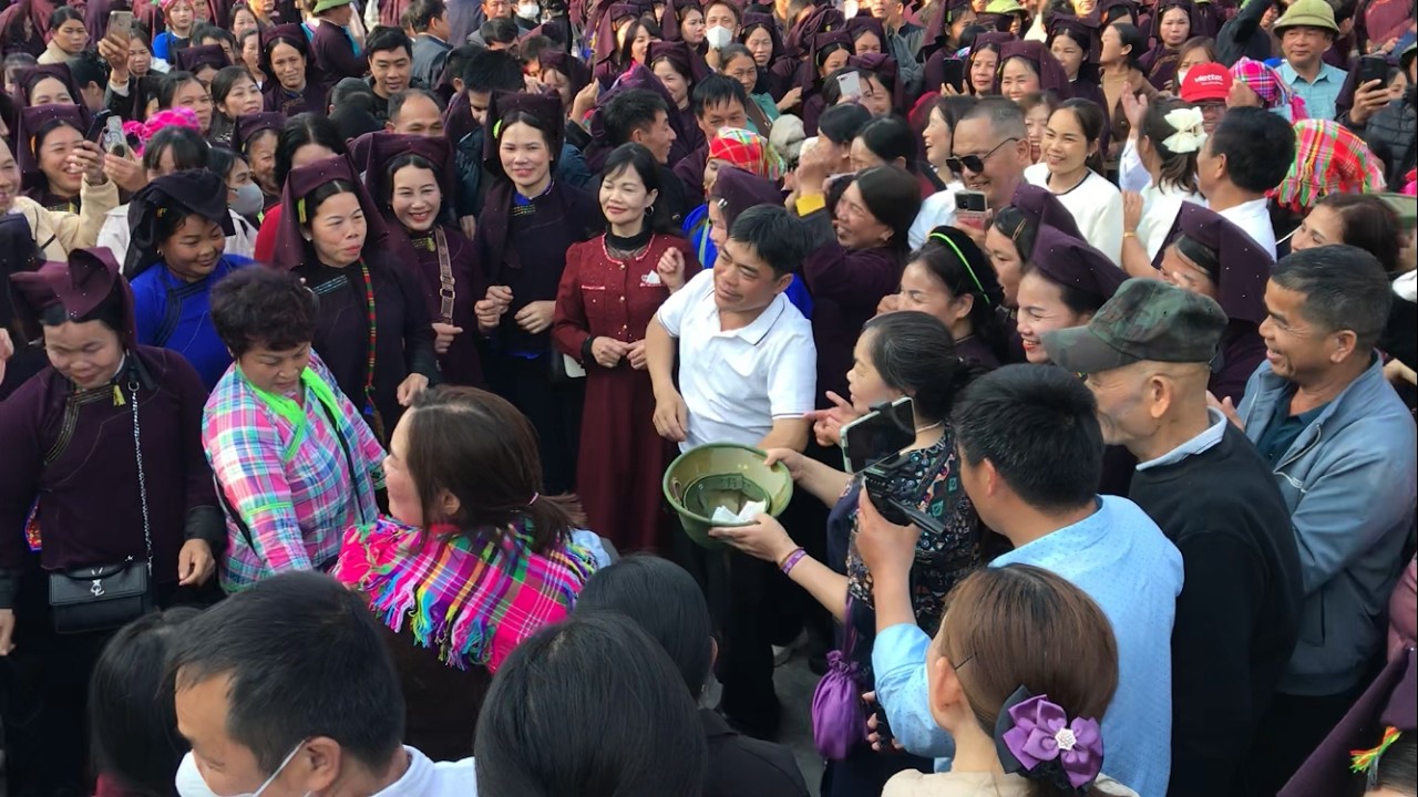 .Toàn cảnh hội xuân Kỳ Lừa - m6