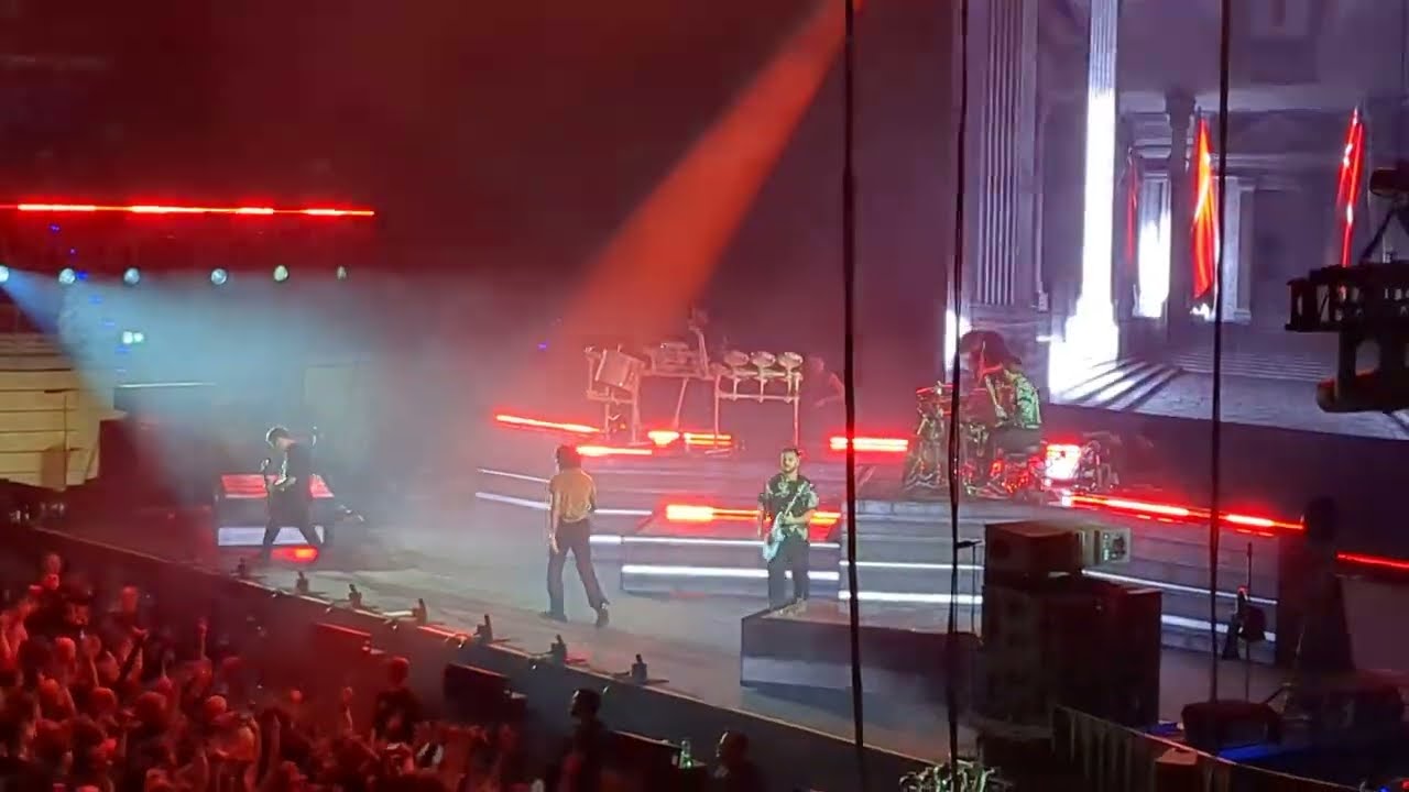 Bring Me The Horizon - Throne // LIVE  in Berlin, Germany - 03 FEB 2023