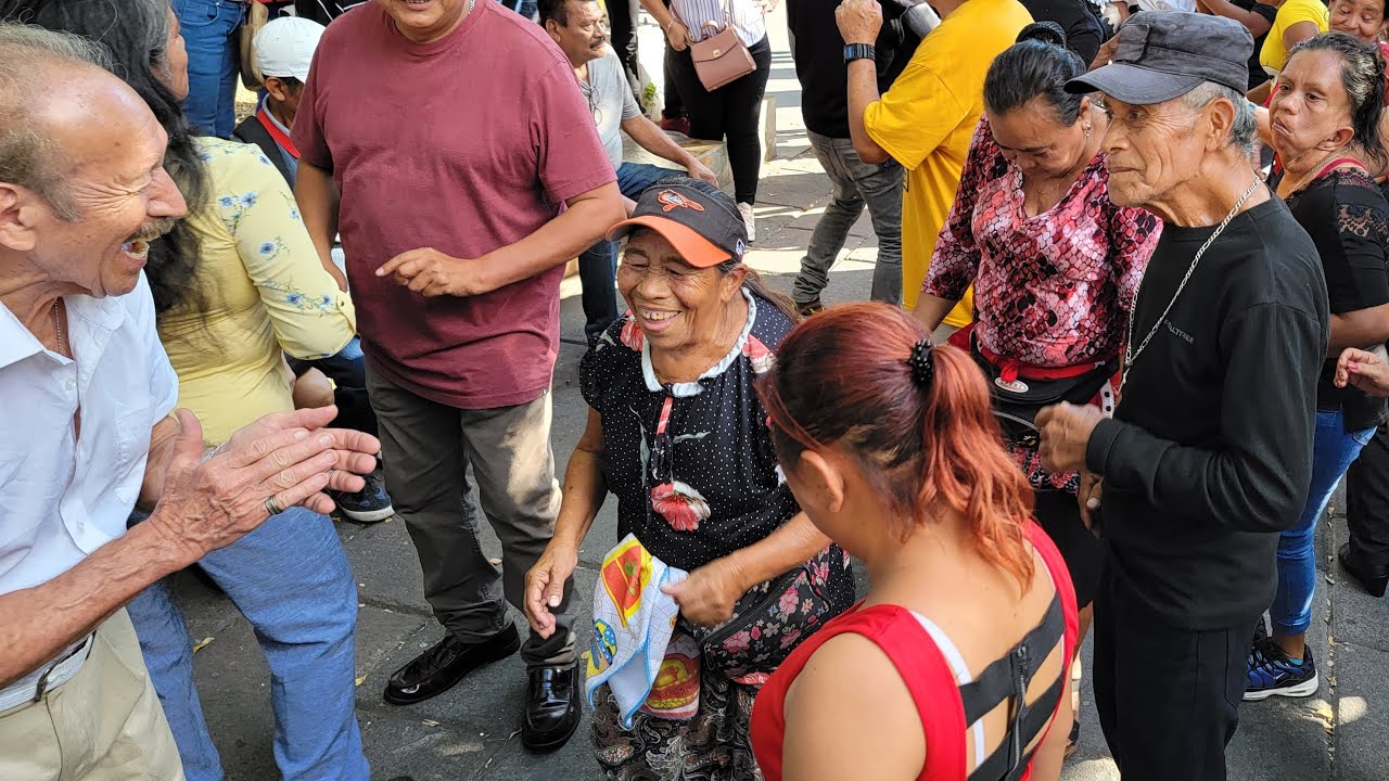 DESDE LA PLAZA LIBERTAD EN VIVO EN EL SABADO 6 DE ENERO CON PURO SABOR MIRA QUE PASO 😱