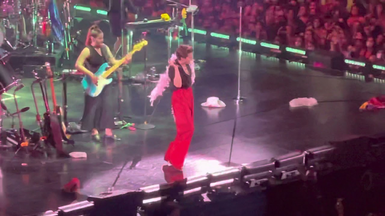 Harry Styles - Band Intros/Watermelon Sugar/Kiwi - State Farm Arena, Atlanta GA 10.27.2021