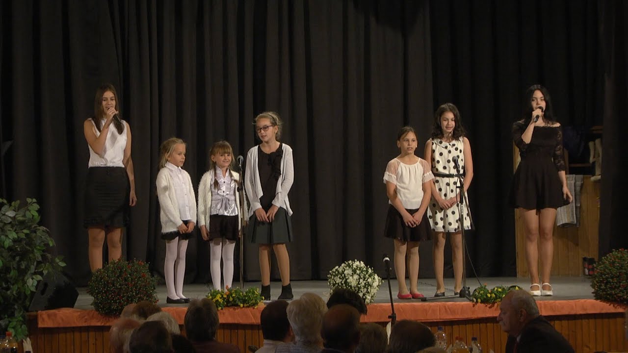 Iskolások műsora az Idősek napján Zánkán 2019.10.08